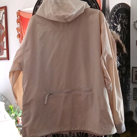 IZOD Men's Hooded Windbreaker, Nylon, Beige- Very Good Condition - Picture 3 of 11